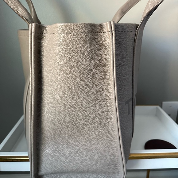 Marc Jacobs Gray Tote Bag - Picture 8 of 11